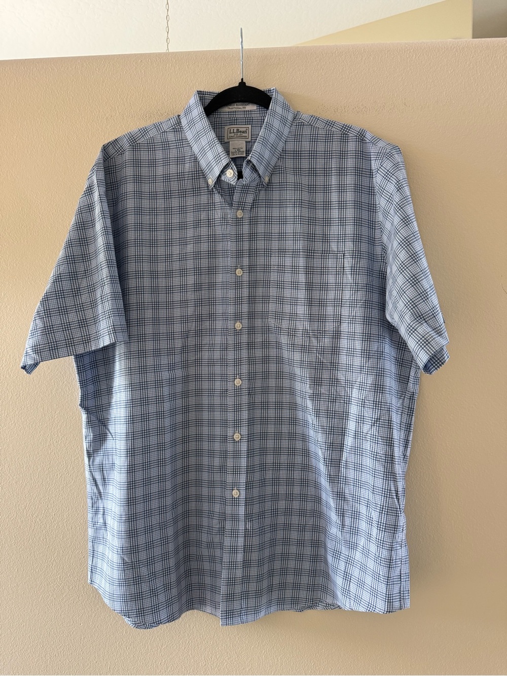 L.L. Bean Men’s Blue Plaid Short Sleeve Button-Down Shirt Wrinkle Resistant